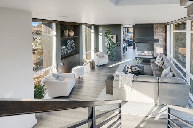 Building Photo - Contemporary Fully Furnished Four Bed Four Bath Masterpiece in Tetherow