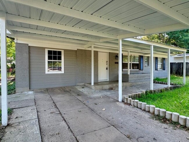 Primary Photo - 103 Park Cir