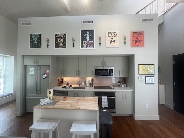 Building Photo - 33 3rd Ave