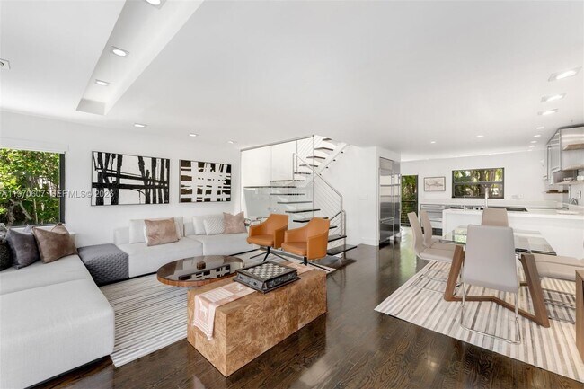 Building Photo - 3560 W Fairview St