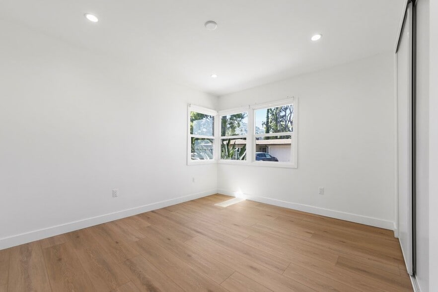 Building Photo - 2817 Sycamore Ave