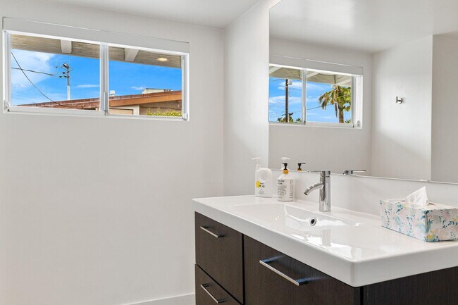 Building Photo - 45720 Abronia Trail