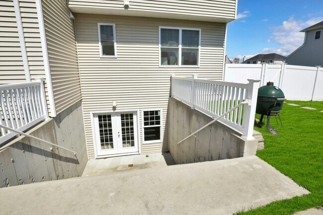 Building Photo - 27 Country View Ln