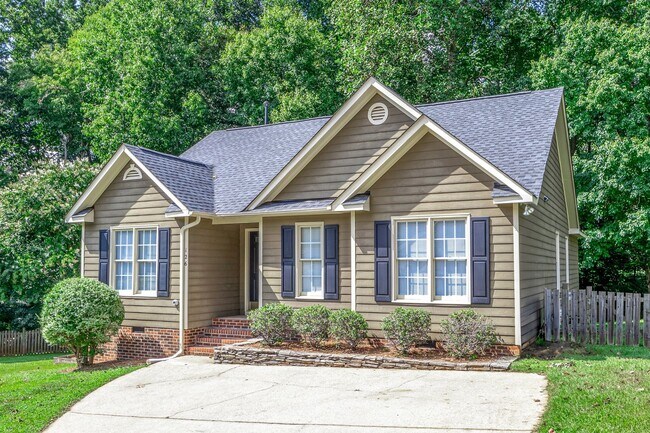 Building Photo - Charming 3 Bedroom Home