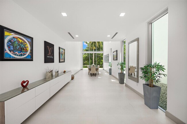 Building Photo - 17250 SW 52nd Ct