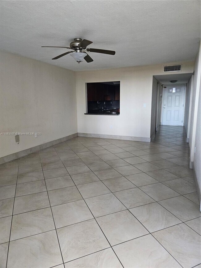 Building Photo - 10000 NW 80th Ct