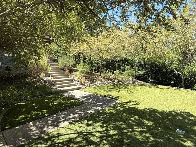 Building Photo - Westside Alamo Custom Estate With Beautifu...