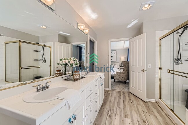 Building Photo - A beautiful 3 bedrooms and 2.5 bathrooms h...