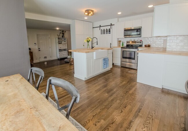 Building Photo - Knoxville 37920 - 3 bedroom 2 bath - call Ryan Fogarty 865-333-4840