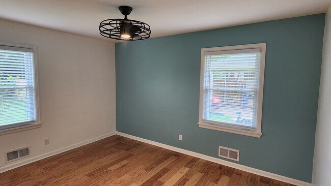 Building Photo - Adorable 3 Bedroom 2 Bath Brick Ranch home...