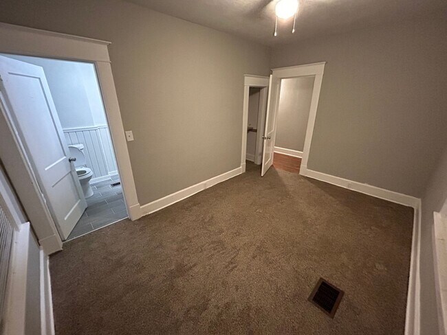 Building Photo - Palmetto unit for rent near local marinas,...