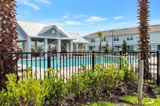 Building Photo - 8373 Zenith Cir