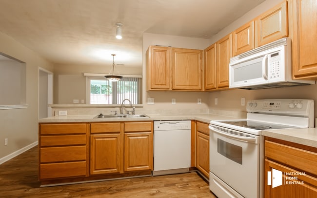 Building Photo - 240 Crimson Oak Dr