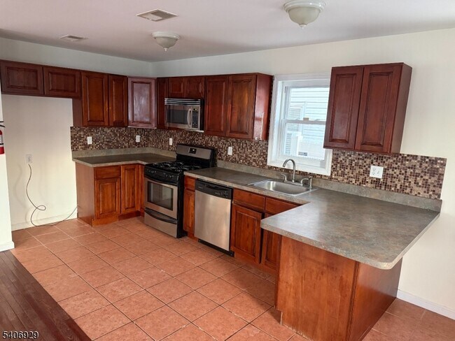 Building Photo - 71 Hammond Ave