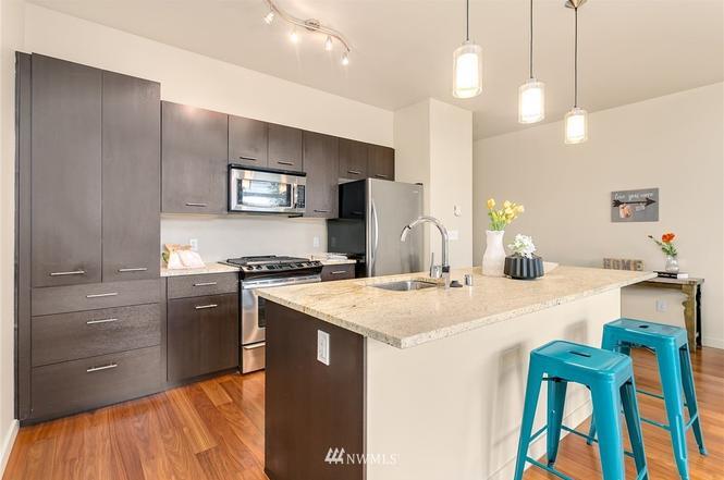 Kitchen - 2960 Eastlake Ave E