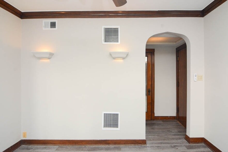 Building Photo - 3619 N Paulina St