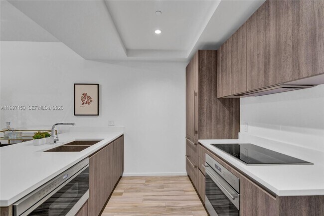 Building Photo - 801 S Miami Ave