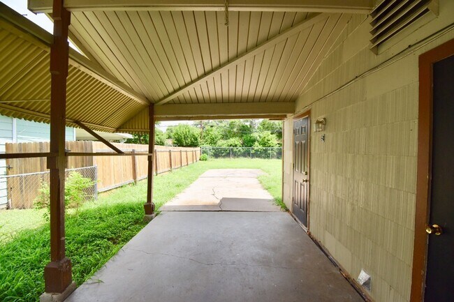 Building Photo - Welcome home to 6903 Tallahasse!
