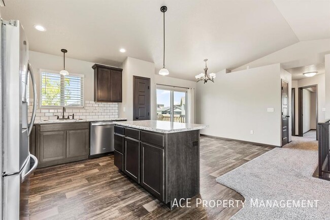 Building Photo - 564 Quinton Ln