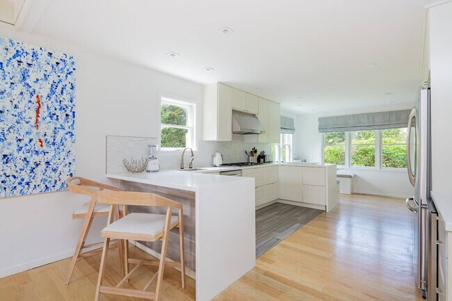 Building Photo - 869 Head of Pond Rd