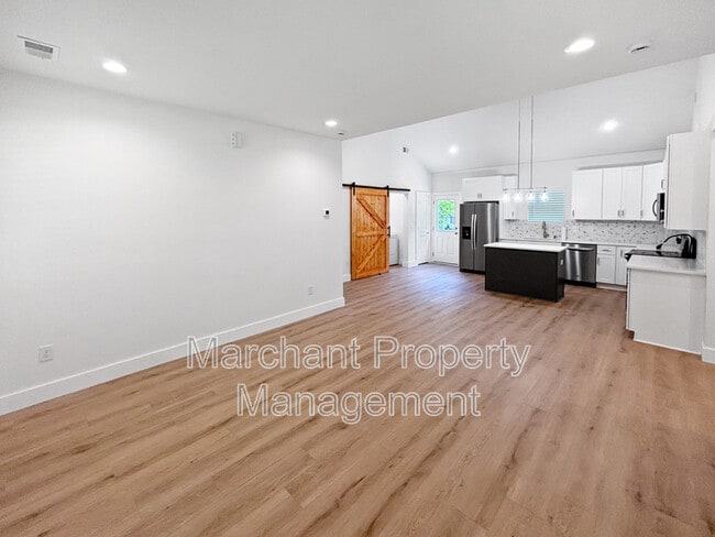 Building Photo - 7 20th St