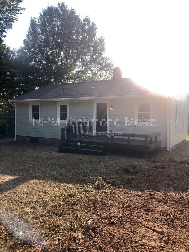 Building Photo - 5901 Bonneau Rd