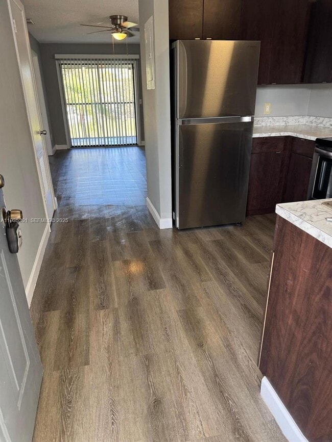 Building Photo - 617 Ixoria Ave