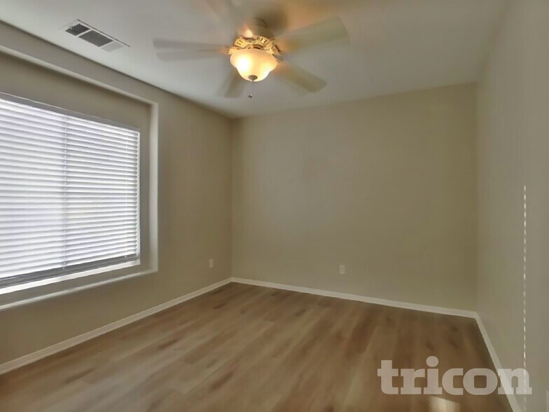 Building Photo - 33558 Iris Ln