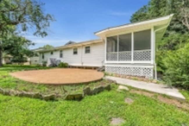 Building Photo - Beautiful update home in East Ridge