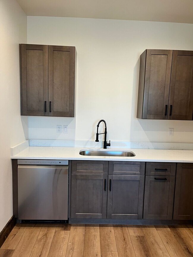 Building Photo - K591LI