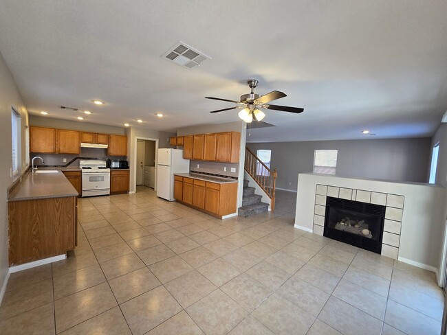 Building Photo - 3 Bedroom Home in Summerlin North Close to...