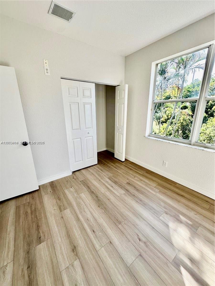 Building Photo - 4946 SW 38th Way