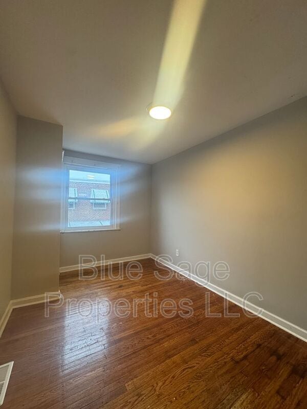 Building Photo - 7059 Greenwood Ave