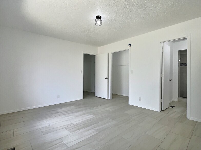 Building Photo - 3135 S 130th East Plz