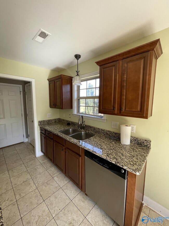 Building Photo - 106 Summerset Ln