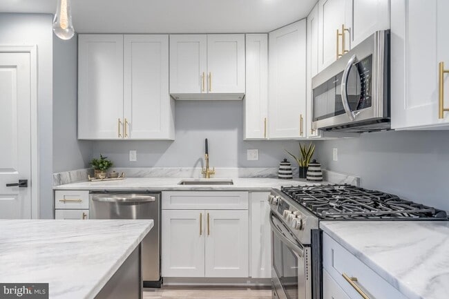 Building Photo - 4725 B St SE