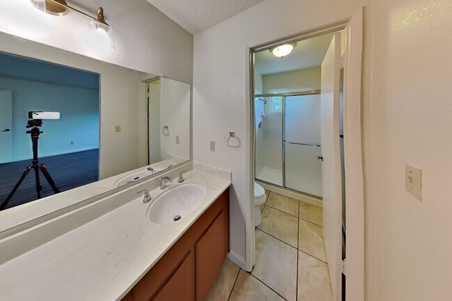 Building Photo - 1091 Discovery Way