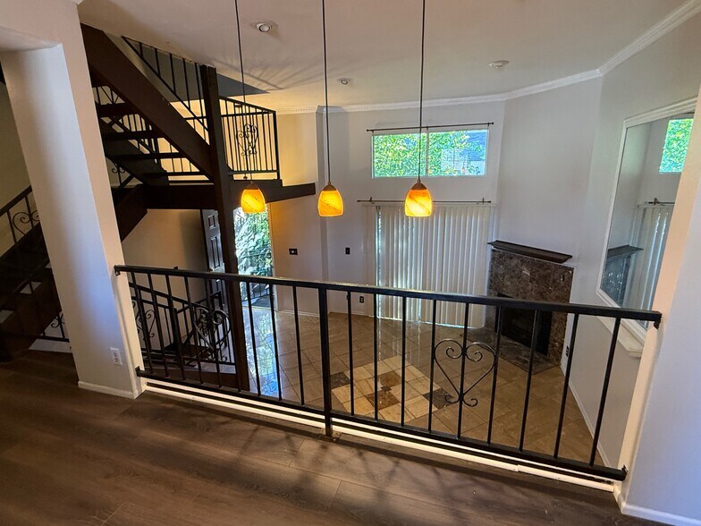 Building Photo - 13623 Valerio St