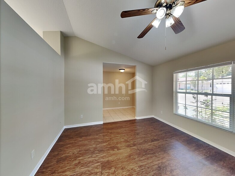 Building Photo - 6228 34th Pl E