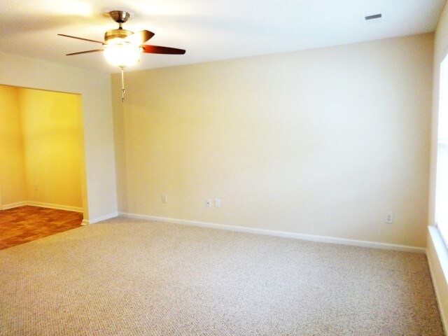 Building Photo - 228 Trickle Dr