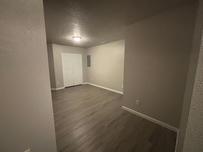 Building Photo - 3 Bedroom 3 Bath House *Move in special $1,000 off first months rent*