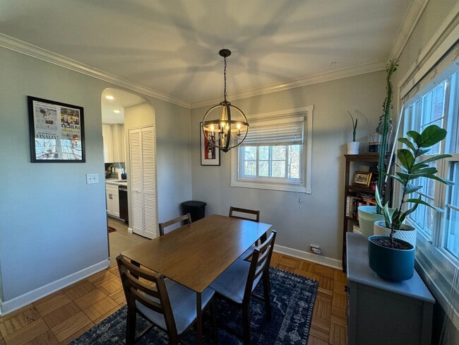 Building Photo - Charming 1 Bed 1 Bath End Unit Condo In Am...