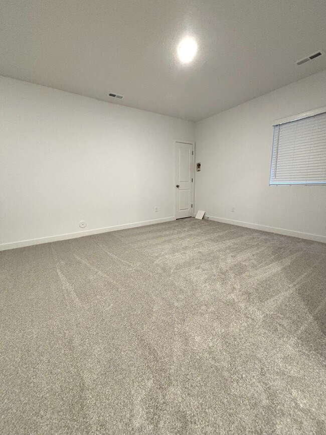 Building Photo - 10078 Loblobby Ln