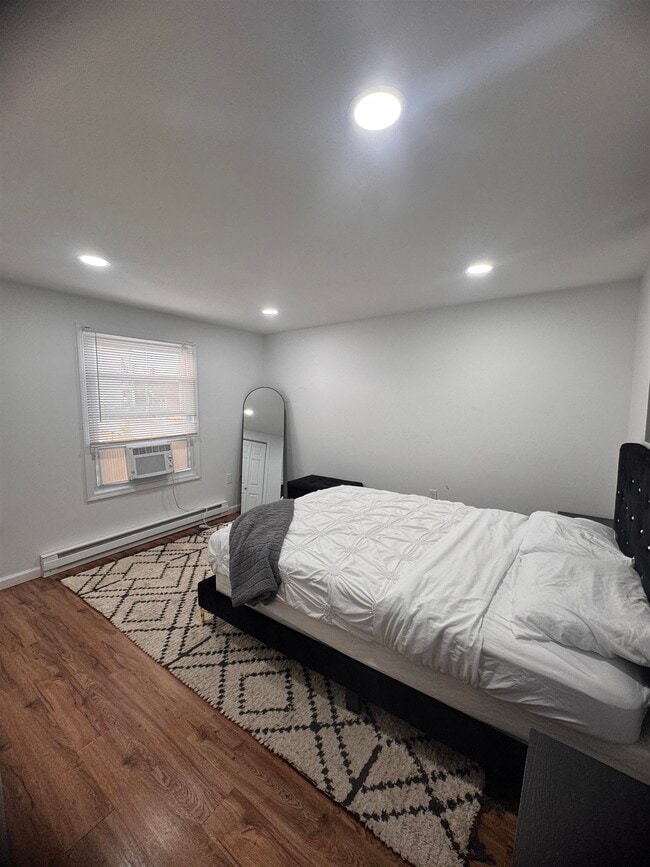 Building Photo - 375 Whiton St