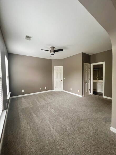 Building Photo - 101 Golf View Ln