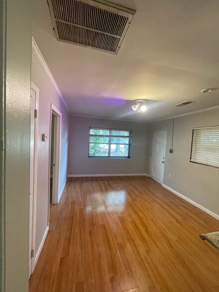 Building Photo - 5620-A-B Zanola Dr SW