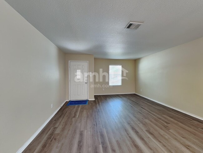 Building Photo - 806 Silverado Way