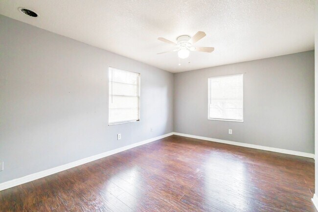 Building Photo - 2507 W Virginia Ave