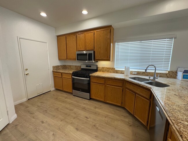 Building Photo - 3 bedroom -2.5 bathroom House