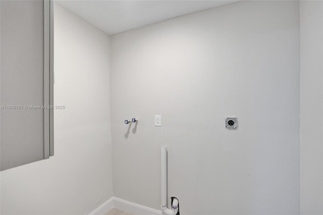 Building Photo - 3800 SW 58th Terrace